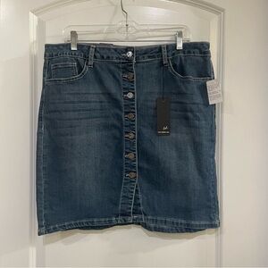 NWT Earl jean button down front skirt.‎ Size 14P